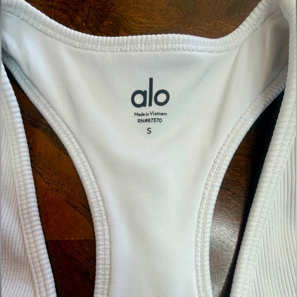ALO Yoga White V-Neck Ribbed Tank Top
Size S - Picture 3 of 4